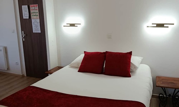 Digne-les-Bains Hotel | Comfort and Relaxation! Free Parking, Minutes to La Malmaison Art Center