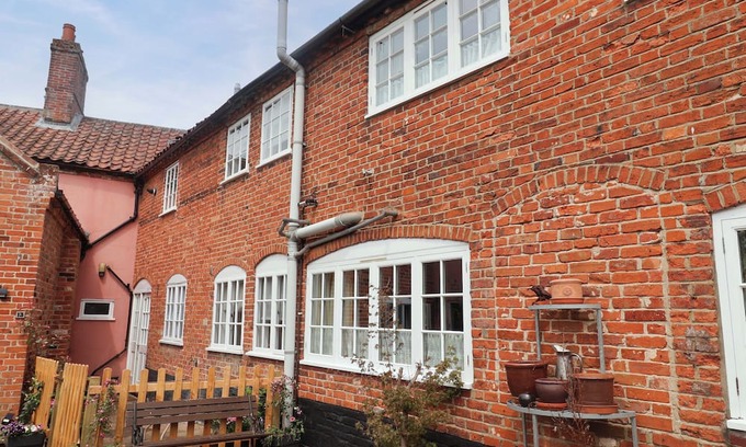 Beccles Casa | 11 BALLYGATE, pet friendly, character holiday cottage in Beccles