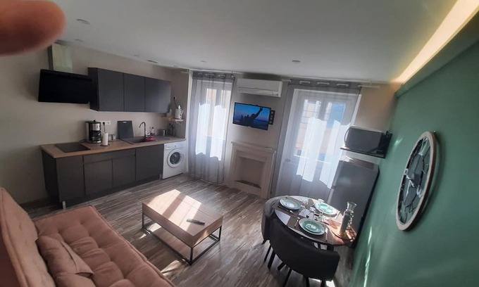 Bourg-Saint-Andeol Apartamento | Apartment '107 - Cosy T2' with Wi-Fi and Air Conditioning
