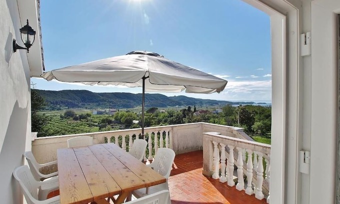 Supetarska Draga Apartamento | Three bedroom apartment with terrace and sea view Rab (A-24682-a)