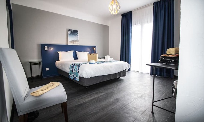 Six-Fours-les-Plages Hotel | Experience Six Fours Les Plages in Style! Pets are Welcome Here!