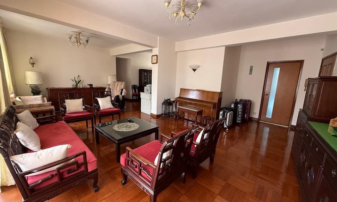 Kowloon Apartamento | Brilliant 4-bedroom and 2.5 bathrooms apartment with AC in Kowloon Tong
