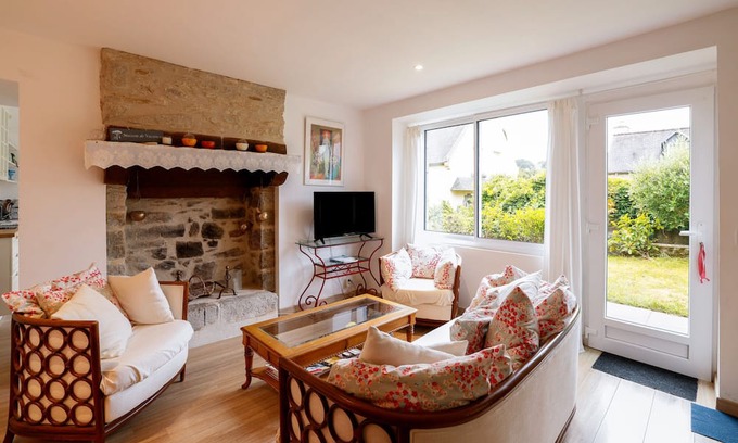 Huelgoat Casa | Les Gites du chaos d'Huelgoat - Quiet Breton House in City Center