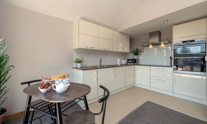 Netley Cabina | Detached Lodge with Hot Tub