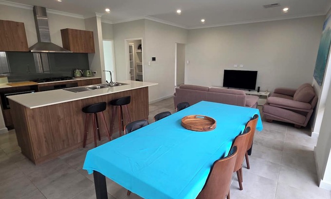 Yanchep Casa | Sandcastle by the Sea - footsteps to the beach!
