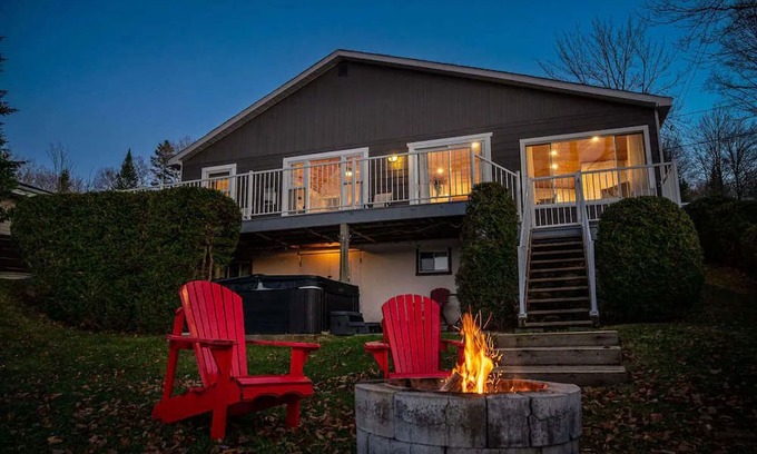 Saint-Damien Casa | Waterfront with Spa and Lake Access