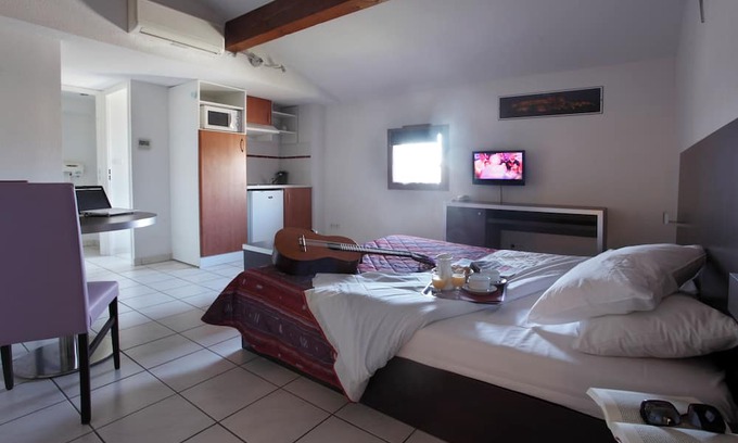 Carcassonne Hotel | Family-Friendly Accommodation Close to Maison des Memoires in Carcassonne!
