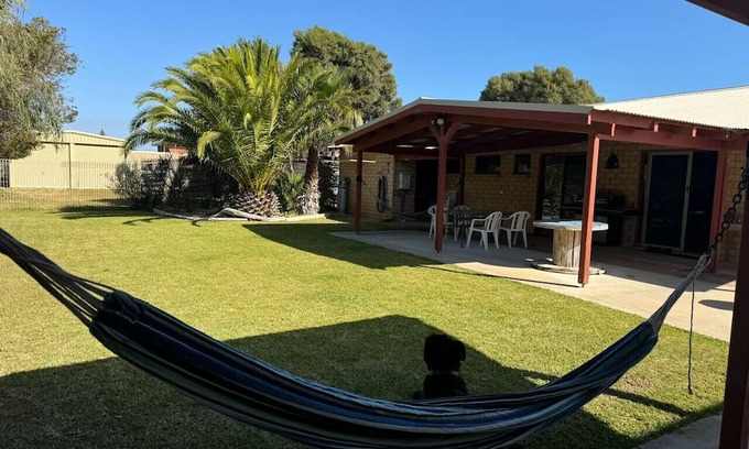 Lancelin Apartamento | The Westerly back Beach Pad