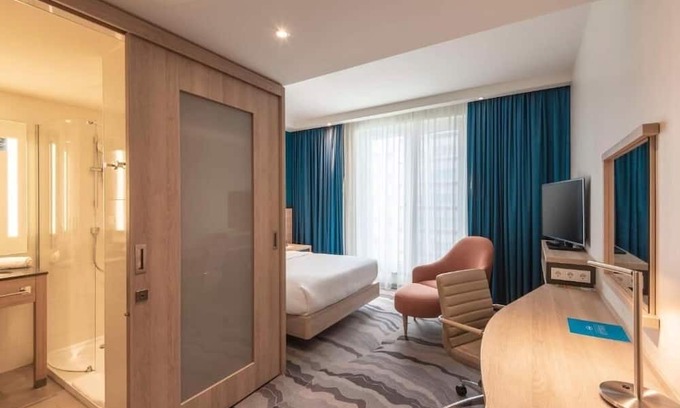 Mitte Hotel | 2 Queen Rooms Near Berlin Wall Memorial & Famous Alexanderplatz | Free Breakfast
