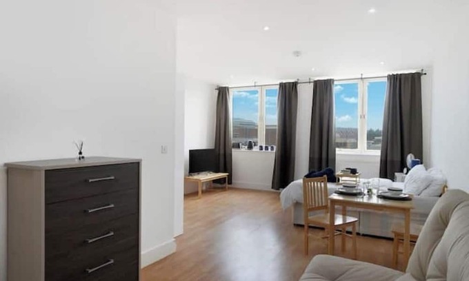 Watton at Stone Apartamento | New Refurb Private Large Studio
