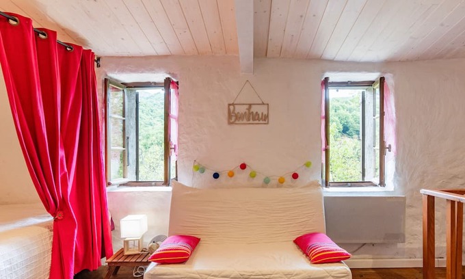 Beaumont Casa | Holiday Home 'Cœur Ardèche' with Mountain View and Private Garden