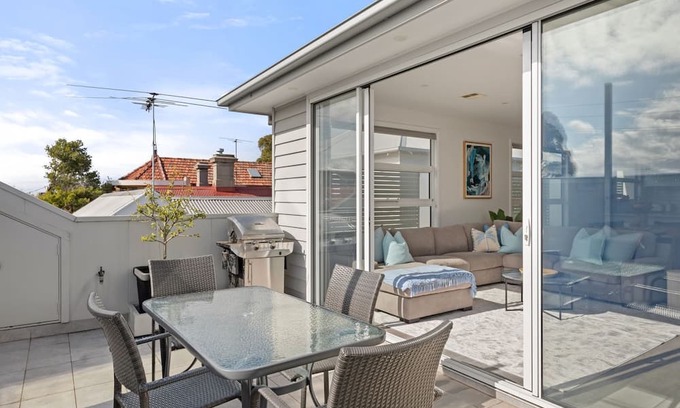 Williamstown Casa | Seagulls Nest - Beautiful spacious pet friendly home next to the ocean