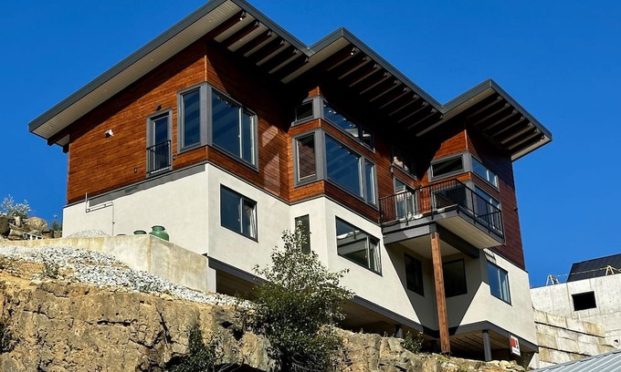 Courtenay Cabina | Sunset Lodge