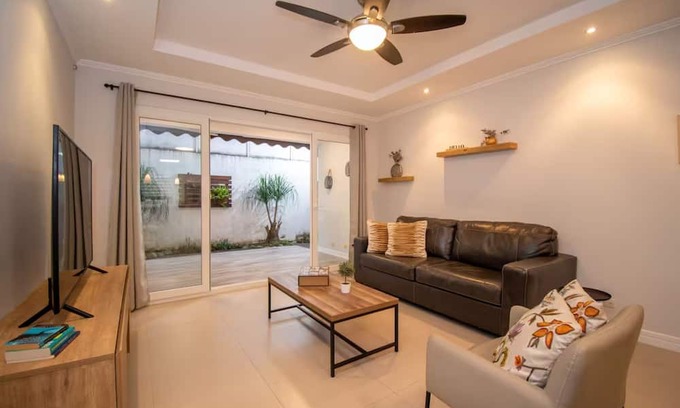 Escazu Condominio | Beautiful Condo just steps from Avenida Escazu in an unbeatable location