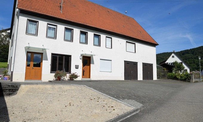 Gemarkung Laufen an der Eyach Apartamento | Apartment '90 Qm' with Shared Terrace and Wi-Fi