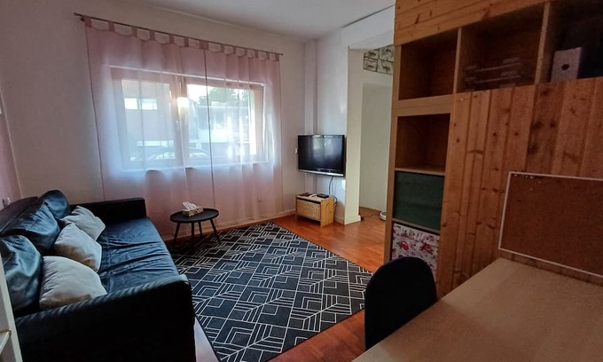 Rhein-Erft-Kreis District Apartamento | Quiet vacation apartment near Cologne: Hürth, centrally located