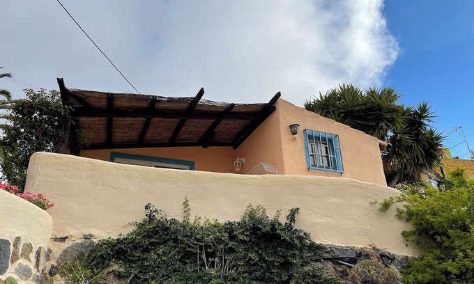 Guia de Isora Cabaña | Private Cottage with shared Heatable Solar Pool, Sauna, Jacuzzi and Sea View