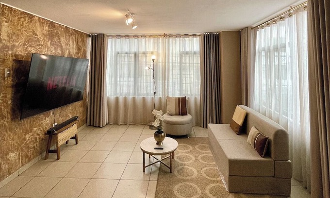 Ate Apartamento | Luxury Apartment: 3BR2BA6G Work, Studio & Family - Live Like a Local Peruvian