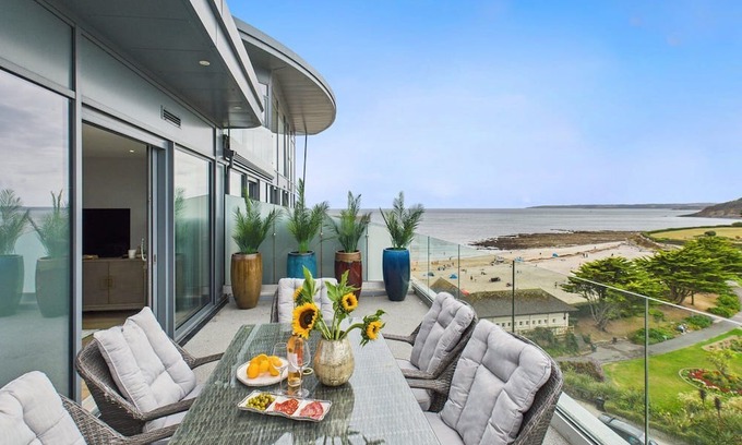 Maenporth Apartamento | Sky Deck at The Liner | 2-Bed | Parking | Seaviews