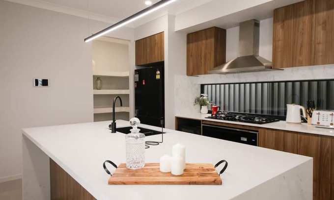 Rochedale Casa | 🌟4BR Designer Home | 5★Luxury, FamilySafe | CBD+Airport Proximit