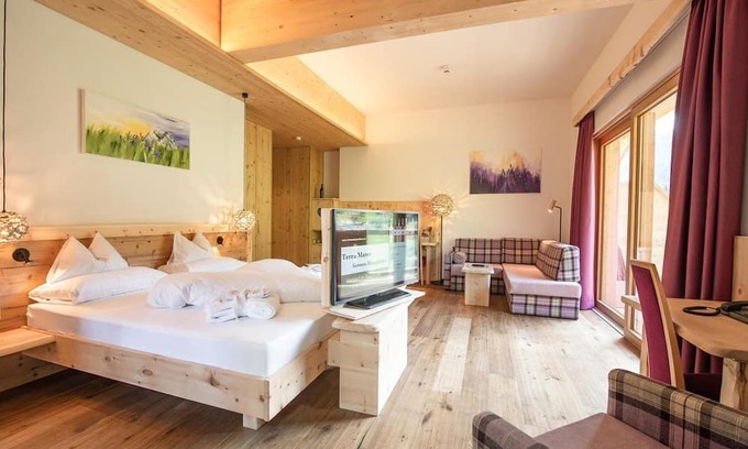 Haus Casa | "Suite Bergsonne" with bathtub, shower, WC (from 7 nights) - Nature and wellness hotel
