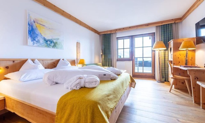 Haus Casa | "Edelweiß" - double room with bath, sep. WC (4-6 n.) - Nature and Wellness Hotel Höflehner