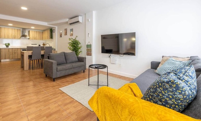 Pobles de l'Oest Apartamento | Spacious first floor in Benimámet