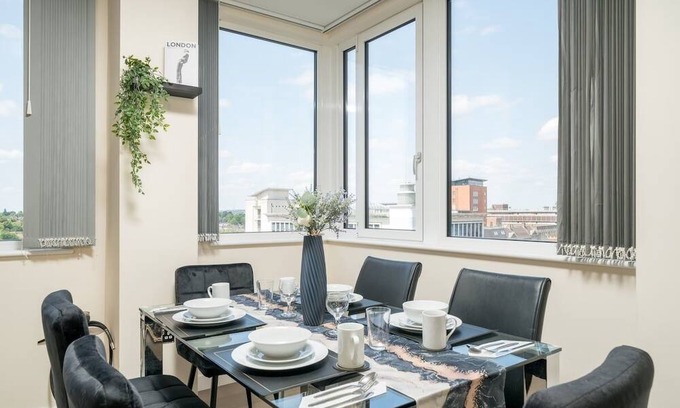 London Borough of Bromley Apartamento | Cozy 2BR Retreat by Bromley Town Centre