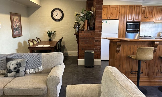 Albury Apartamento | Porters Cottage Grande (two units)