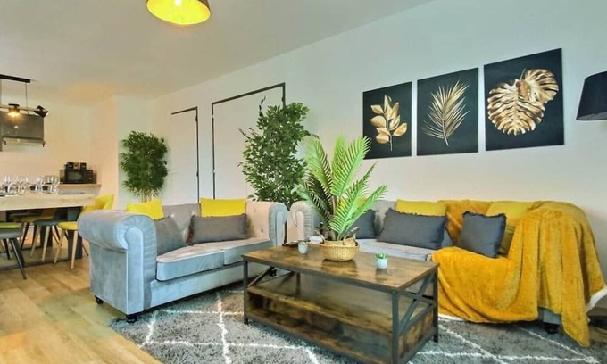 Les Hauts de Saint-Aubin Casa | Spacious, quiet house near downtown parking