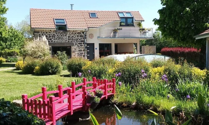 Manzat Casa | Gîte 'Des Taravelles' with private pool, private terrace, and Wi-Fi