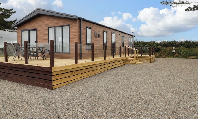 Hasguard Cross Cabaña | DOLPHIN, family friendly, with a garden in Broad Haven