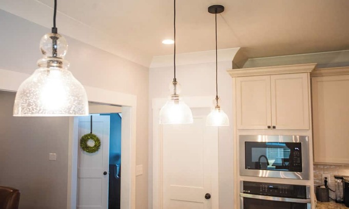 Normal Casa | Mountain View Retreat, Sleeps 10, Luxe 3BR+ Near Downtown HSV
