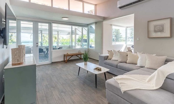 Dorado Pueblo Apartamento | Beachfront Apt6 2BD/2BTH Oceanview Priv. Ter Pool