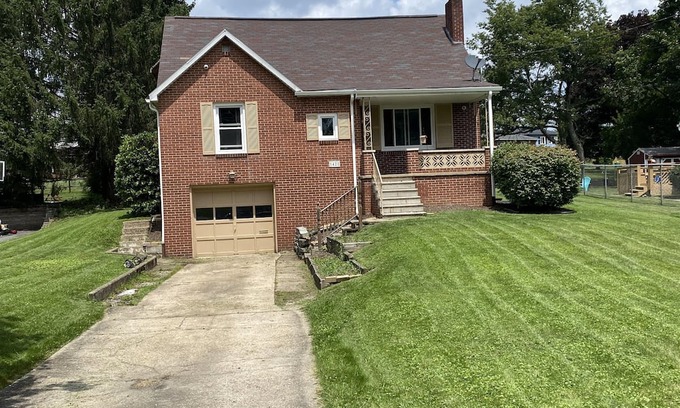 Westmont Casa | Whole home in quiet, safe neighborhood minutes from Johnstown