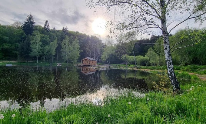 Saint-Martin-du-Puy Chalet De Esquí | Lacustre, Cabane Pilotis sur L'eau un Hébergement Insolite au lac de Chaumeçon