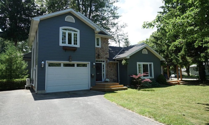 Brights Grove Casa | Fully Furnished Lakeside Living in Bright's Grove!