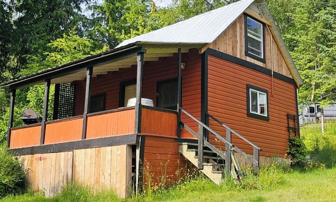 Kaslo Cabaña | The Cottage at Paradise Hills