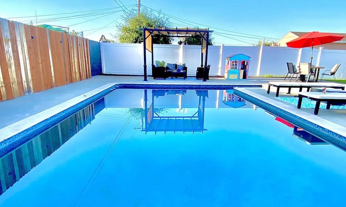 Baldwin Park Casa | " Beautiful Pool Home"