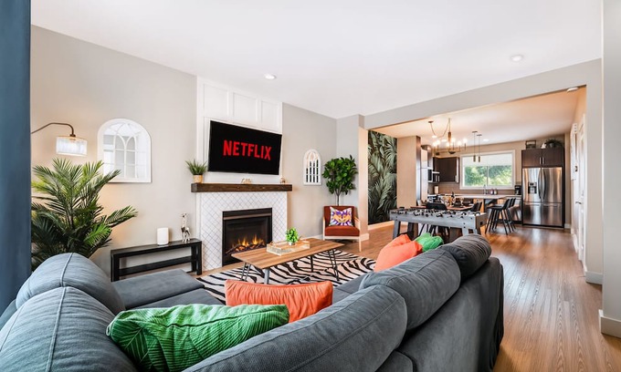 Southeast Edmonton Casa | Jungle themed house for groups up to 13
