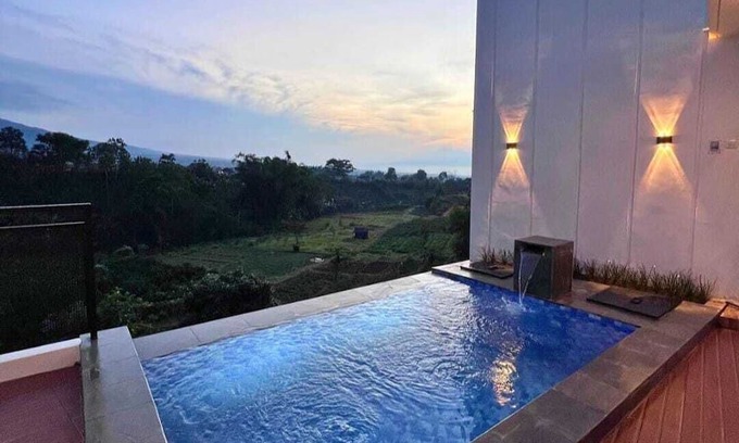 Sidomulyo Casa | VILLA ARSY : 3 Bedrooms with AC for comfort and freshness in Batu City,East Java