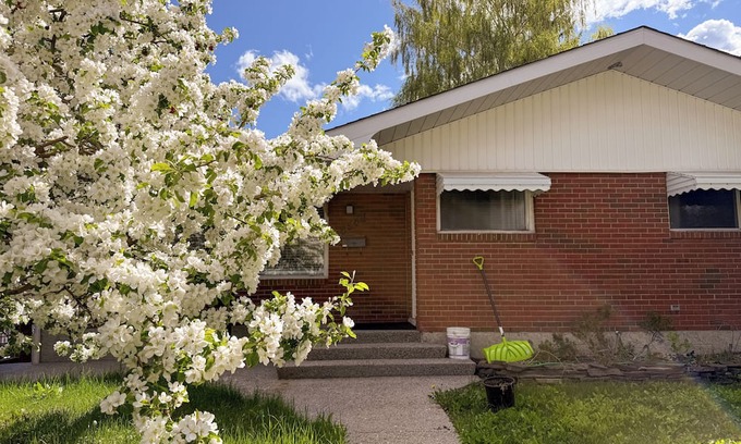 Varsity Casa | Cozy 3BD Basement Suite, 1 Bath in Varsity