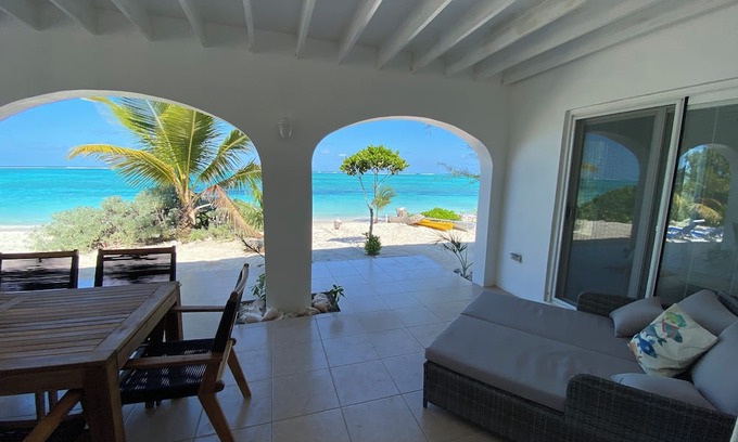 Whitby Cabaña | Spectacular 2bdrm/2bath beachfront cottage on Whitby beach North Caicos