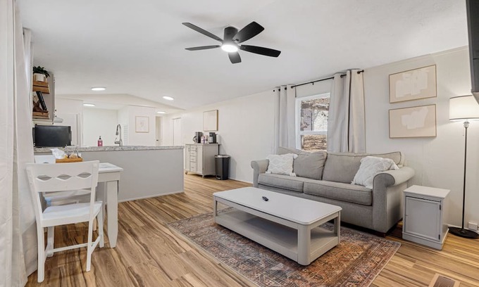 Cookson Casa | CUTE Hidden Gem! 2 BEDROOM-3 minutes from the Cookson Bend Marina. GREAT VIEW!