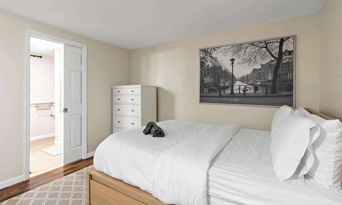 Maplewood Apartamento | Ground-Floor Forest Park Studio | Parking, Washer/Dryer & Fast Wi-Fi
