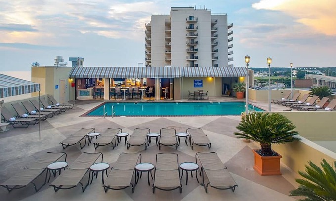 Northeast Virginia Beach Complejo | 1BR Oceanfront Resort in VA Beach! Aug 16-Aug 23 6th Floor,Beach Quarters,by HGV