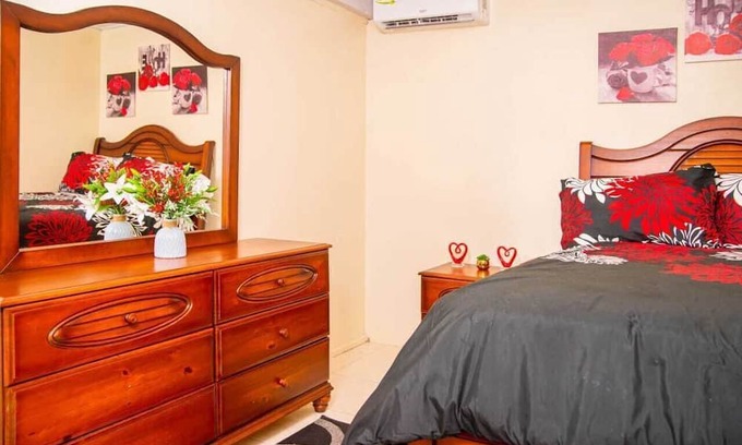 Buckleys Village Apartamento | Docs Paradise Red Apartment
