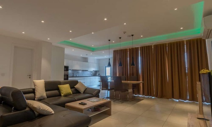 Labadi Apartamento | Suncity Luxury 2 bedroom apartment | Rooftop pool & Gym