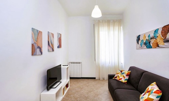San Teodoro Apartamento | Cozy 80 sqm apartment, ideal for 5 people, located on the fifth floor of a building with a lift (NOT suitable for disabled people).The property is located in a residential area of ​Genoa, well served and complete with all comforts. The location is s
