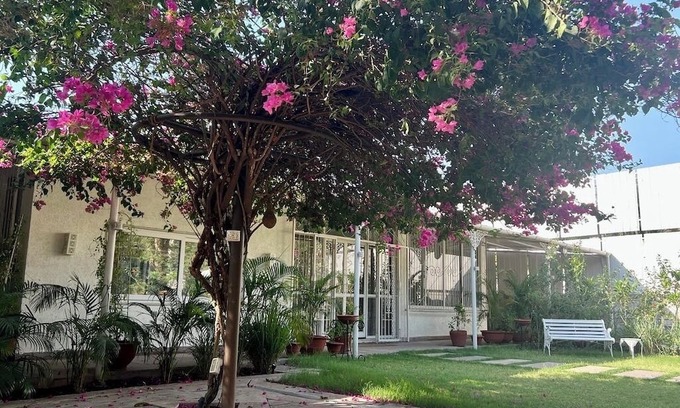Bhopal Cama Y Desayuno | The Studio Cottage - Deluxe 3-bedroom Bed & Breakfast in Bhopal